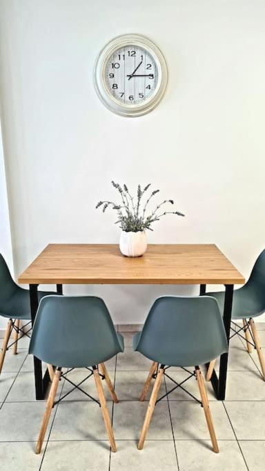 Ivanna Apartment Неа Мудания Екстериор снимка