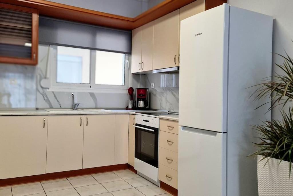 Ivanna Apartment Неа Мудания Екстериор снимка