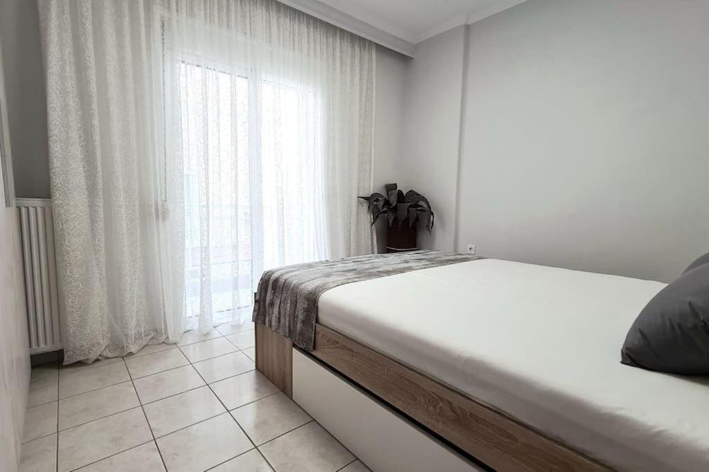 Ivanna Apartment Неа Мудания Екстериор снимка