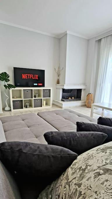 Ivanna Apartment Неа Мудания Екстериор снимка
